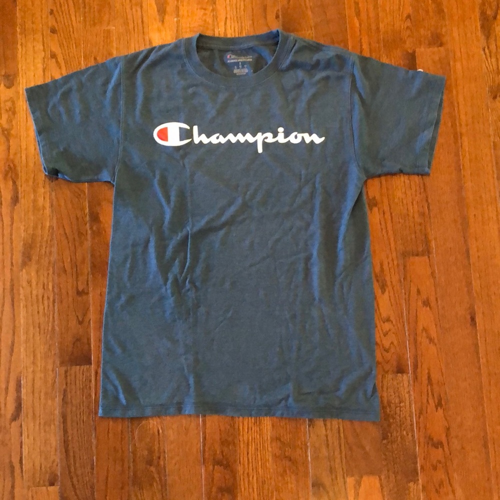 Champion T-shirt in size adult small